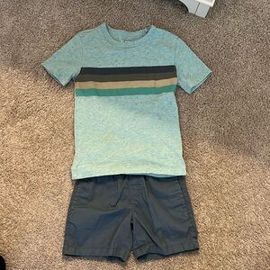 Toddler t shirt and shorts set, size 4T